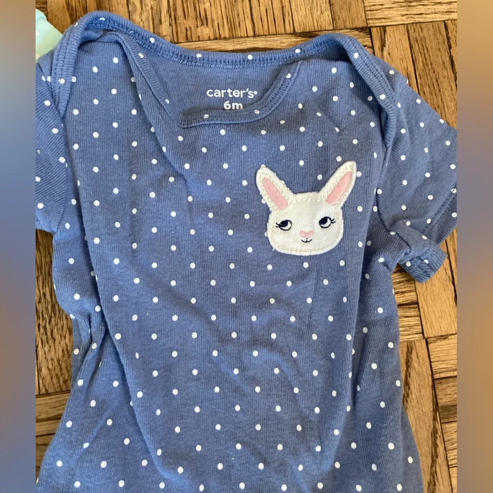 Carter’s girls onesies Size 6 months